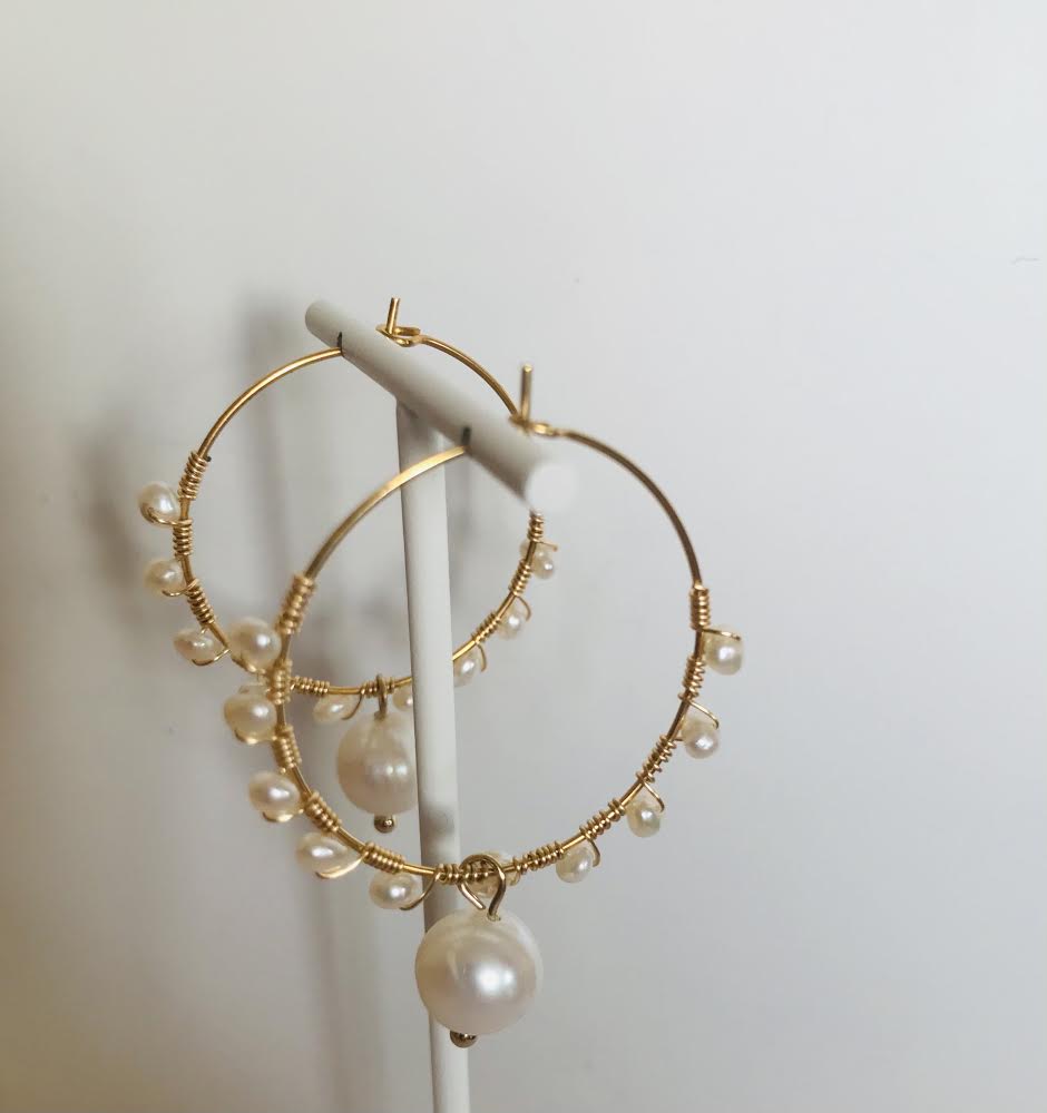 SAM & CEL - Steel creole earrings with freshwater pearls