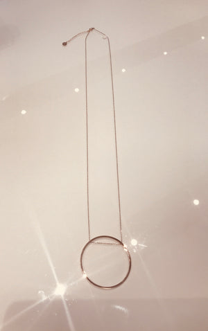 Long circle necklace in rosé-colour
