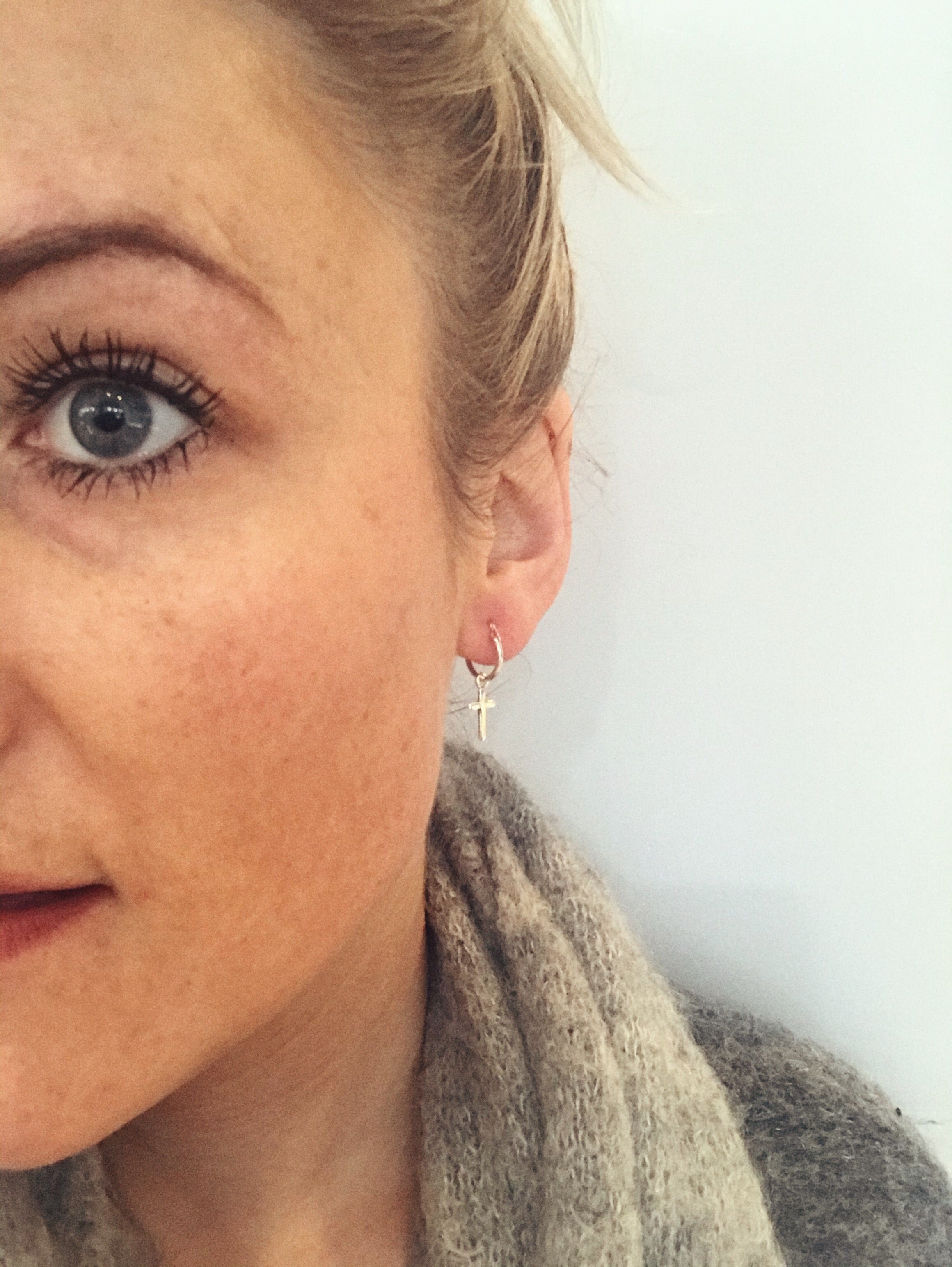 SAM&CEL - silver creoles with cross pendant