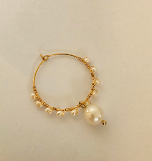 SAM & CEL - Steel creole earrings with freshwater pearls