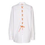 Xandres studio - wit katoenen hemd met oranje striklint 