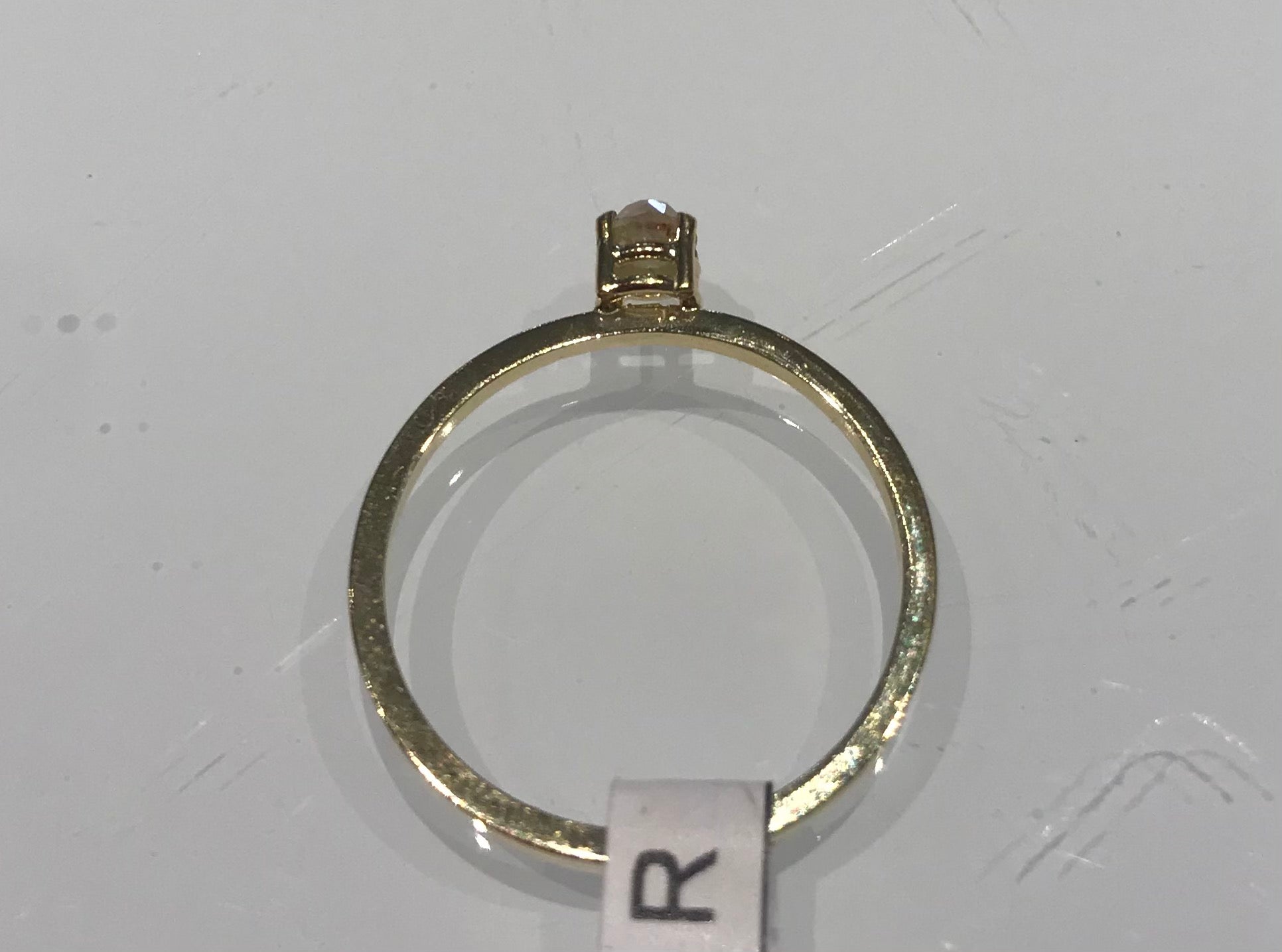 Lore Van Keer UNR R08 golden ring with diamond