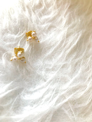 SAM&CEL - triple pearl stud earrings