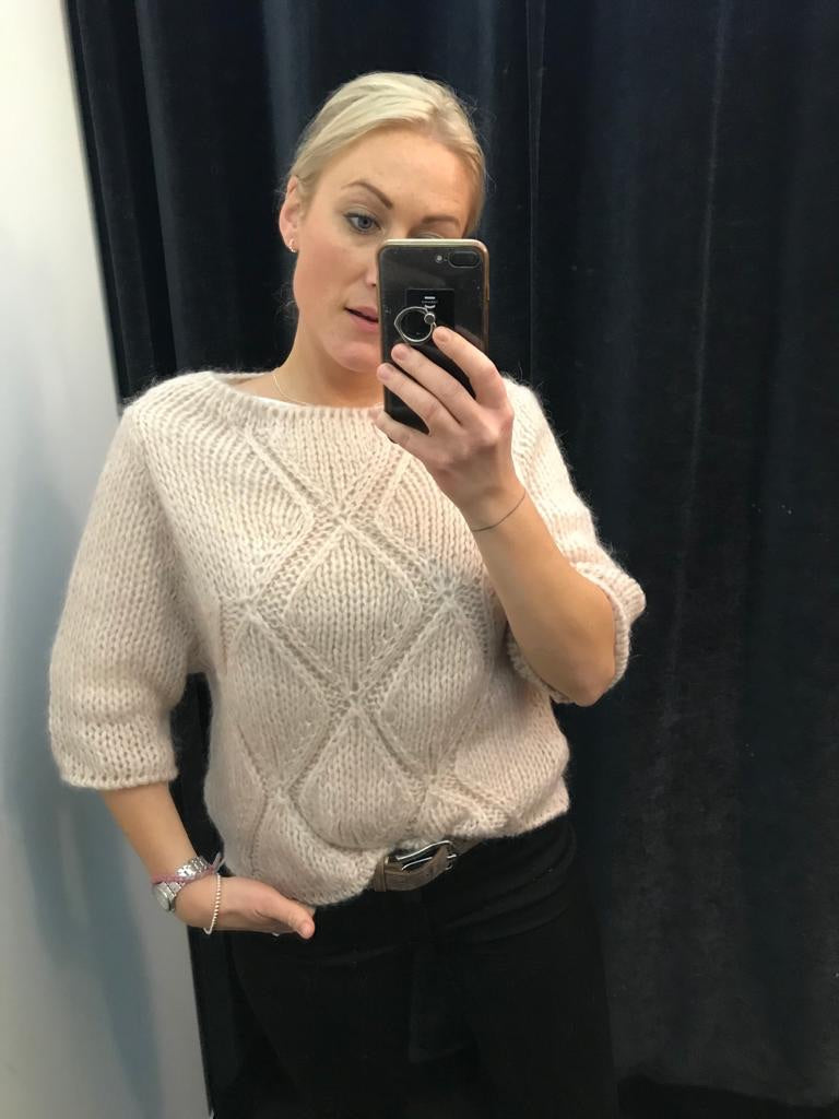 Wearable Stories - virginia calce knitwear