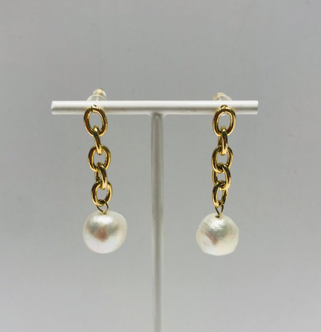 Link freshwater pearl earrings in steel by SAM&CEL.