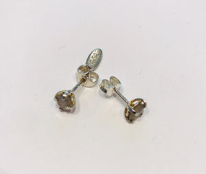 Wouters & Hendrix - silver studs with labradorite stones