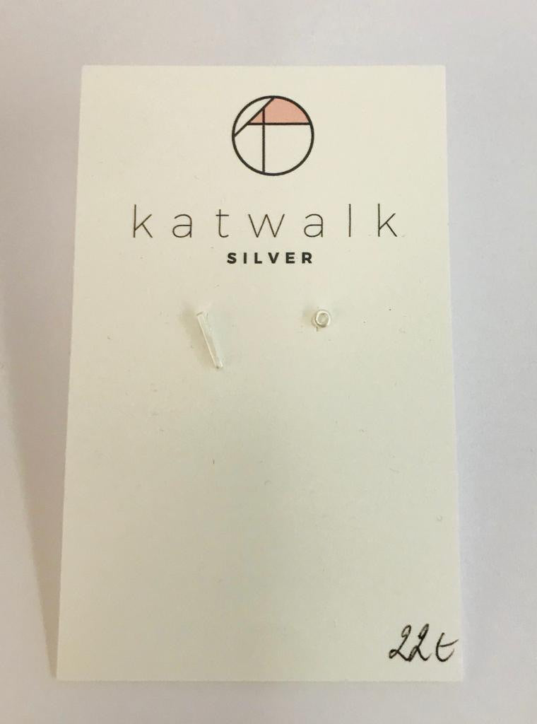 Sterling silver 925 set of bar and open circle stud earrings by the Belgian brand Katwalk Silver. 