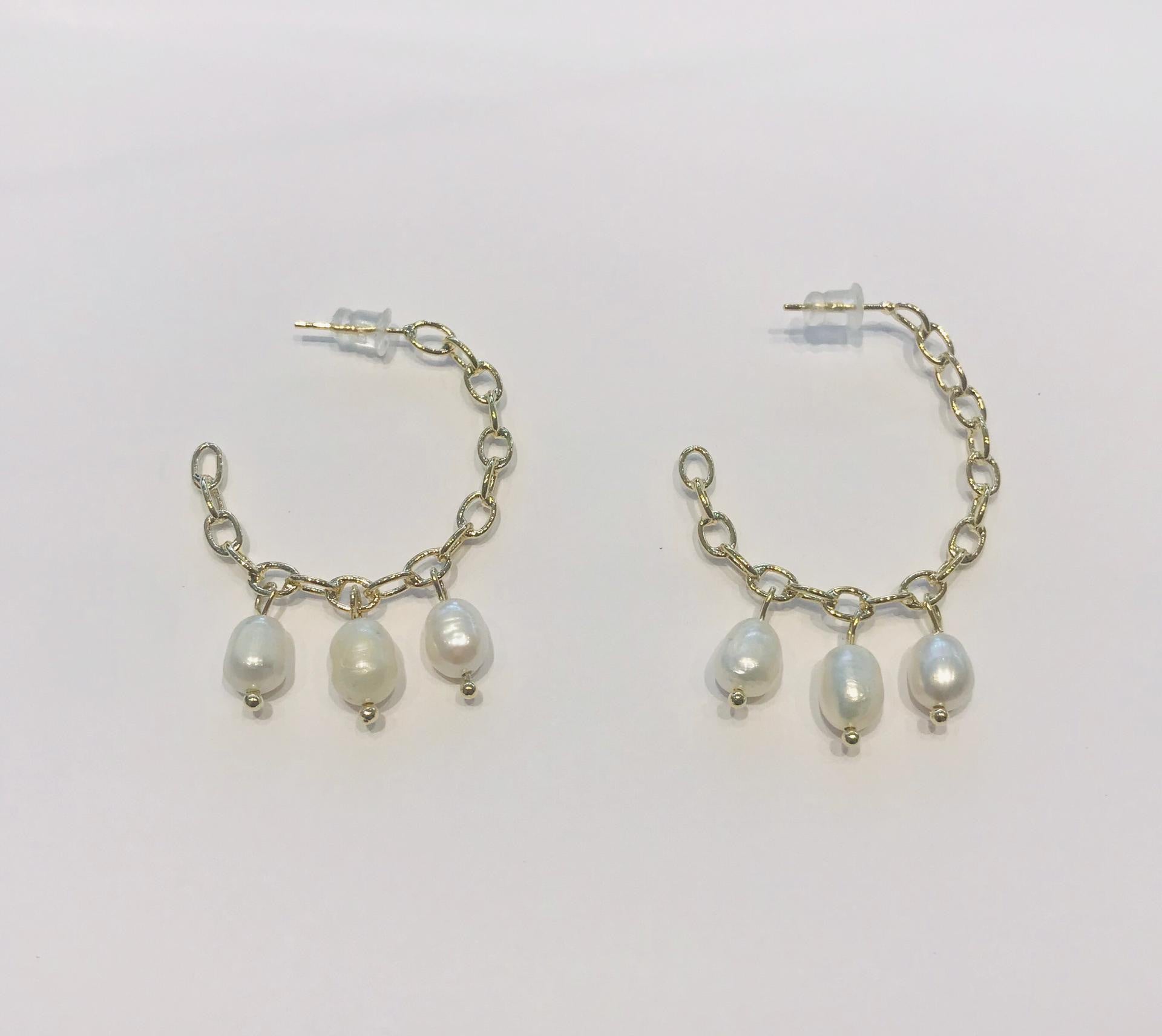 Earrings in steel with 3 freshwater pearls