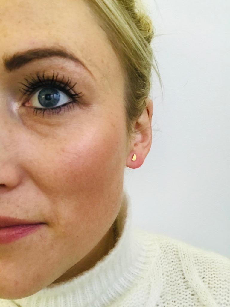 Gold plated sterling silver 925 half moon stud earrings by the Belgian brand Katwalk Silver. 