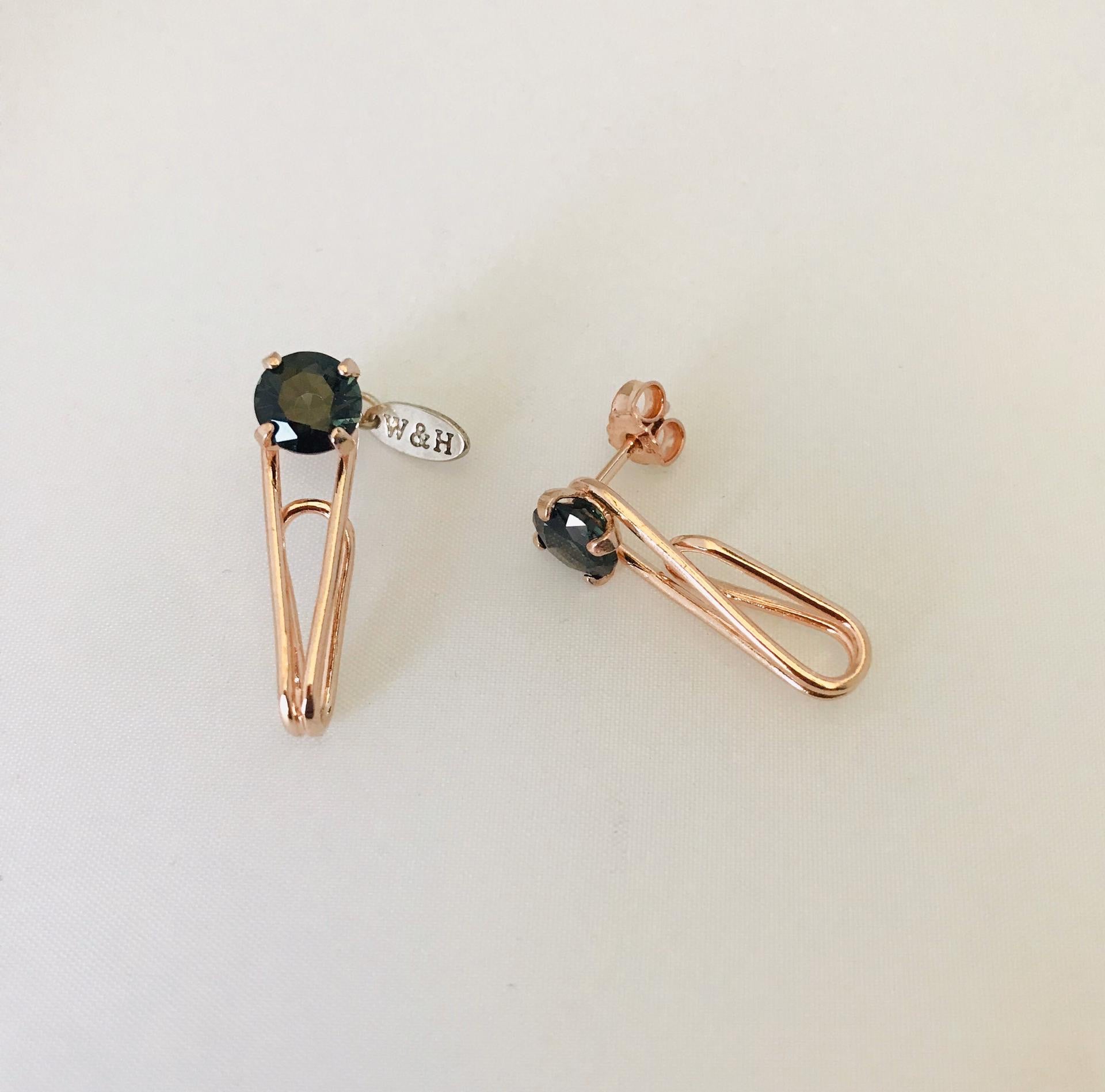 Wouters & Hendrix - pink paperclip earrings with green spinel stone