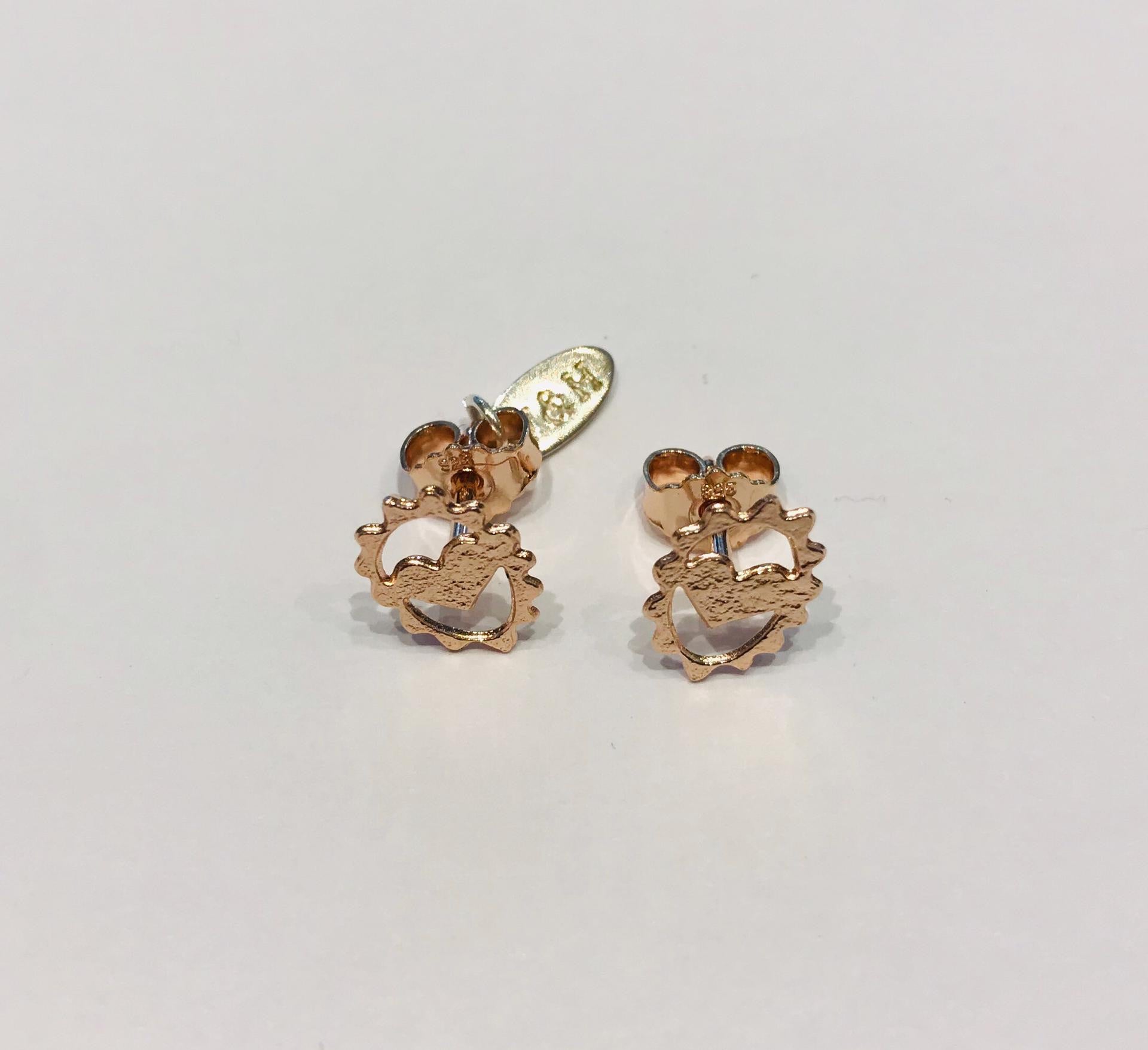 Wouters & Hendrix - pink gold plated subtle studs with little hearts