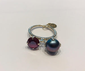 Wouters & Hendrix - silver ring with grey freshwater pearl and purple crystal