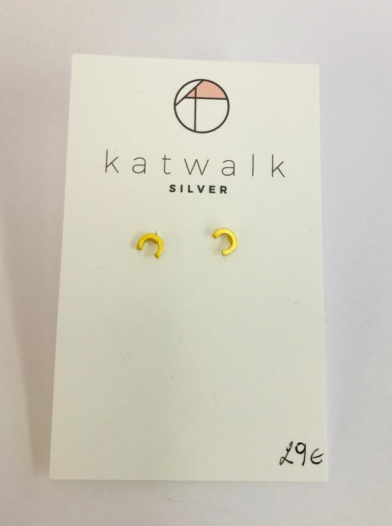 Gold plated sterling silver 925 C stud earrings by the Belgian brand Katwalk Silver. 