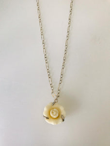 Wouters & Hendrix - silver necklace with off white flower in horn