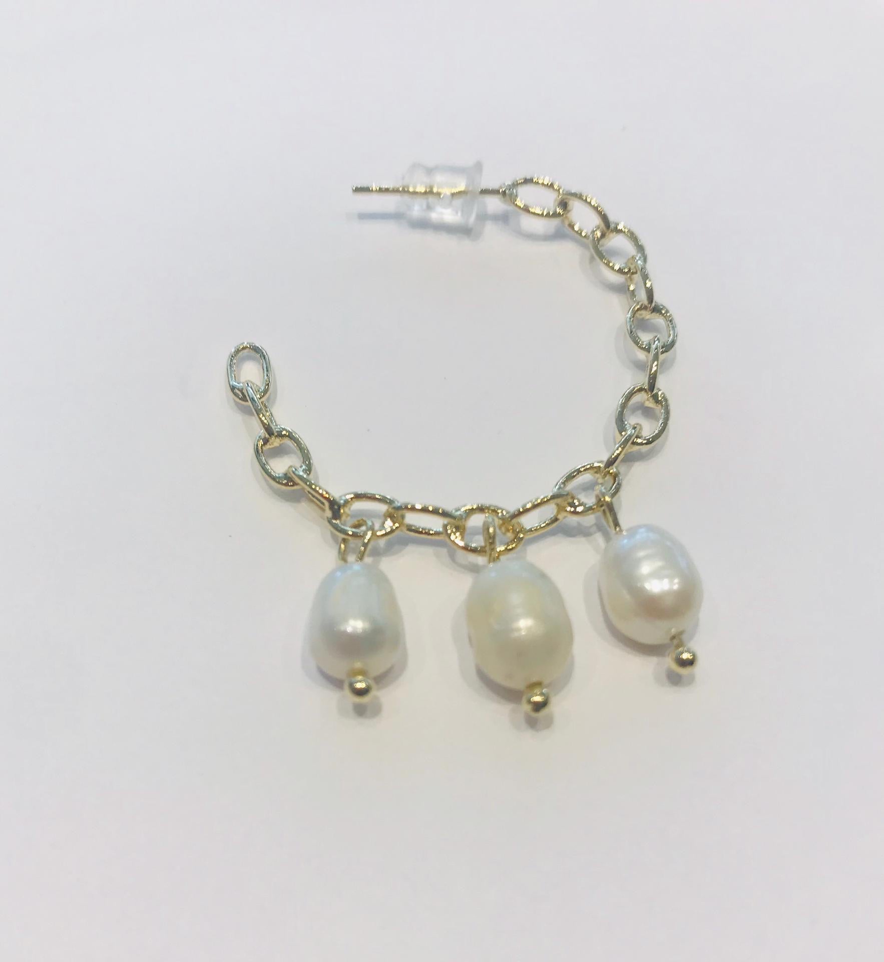 Earrings in steel with 3 freshwater pearls