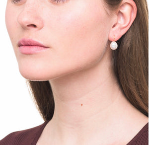 Wouter & Hendrix  leverback earrings with freshwater pearl